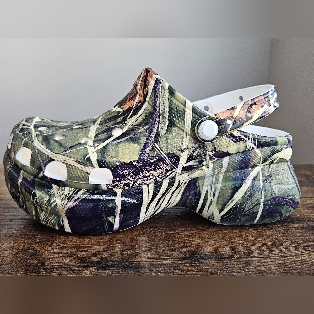 Classic Bae Platform Crocs
